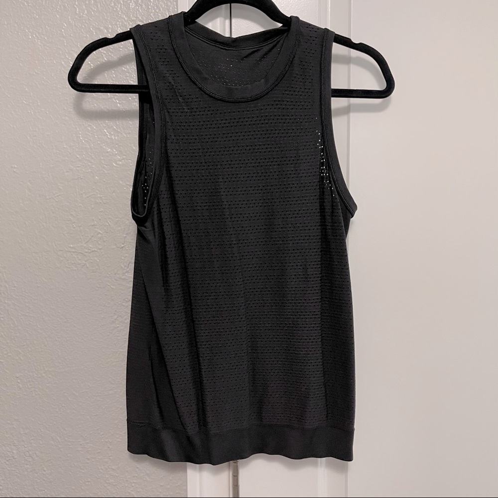 Black lululemon workout tank top